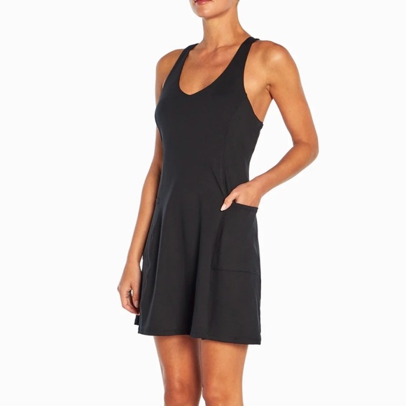 Athletic dress with pockets - Picture 2 of 5